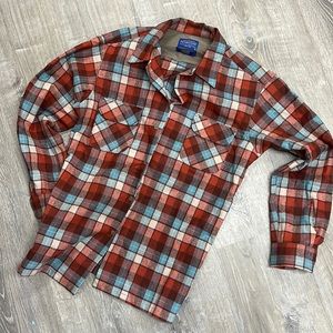 Men’s Pendleton Medium Flannel Plaid Button Down Shirt… like new! Worn once!
